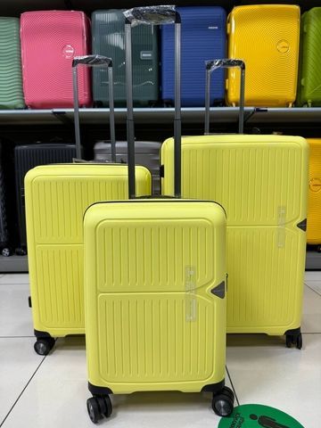 March (Netherlands) suitcase from the Ready To Go collection