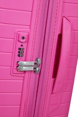 American Tourister (USA) suitcase from the FastForward collection.
