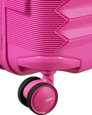American Tourister (USA) suitcase from the FastForward collection.