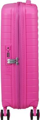 American Tourister (USA) suitcase from the FastForward collection.