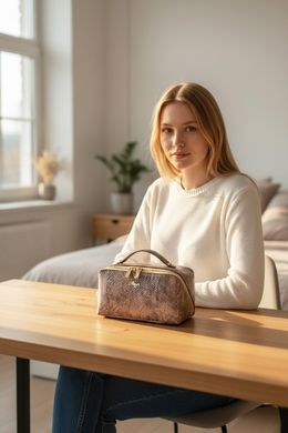 Cosmetic bag by Karya (Turkey) made of genuine leather.