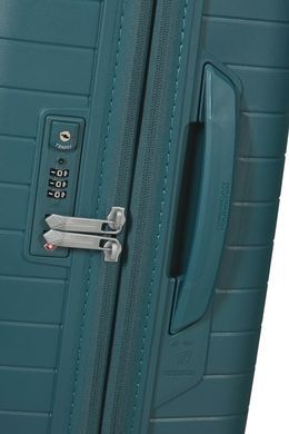 American Tourister (USA) suitcase from the FastForward collection.