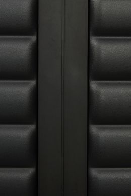 American Tourister (USA) suitcase from the Neovibe collection.