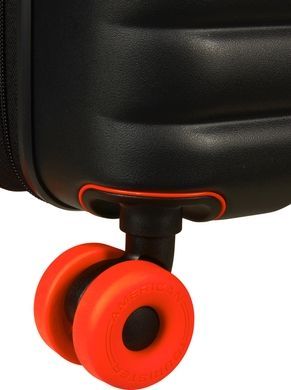 American Tourister (USA) suitcase from the Neovibe collection.