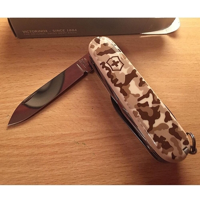 Складной нож Victorinox (Switzerland) из серии Huntsman.
