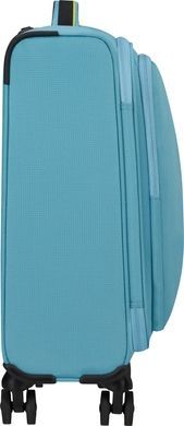 American Tourister (USA) suitcase from the TAKE2CABIN collection.