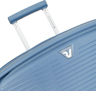 Roncato (Italy) suitcase from the Arcade DLX collection.