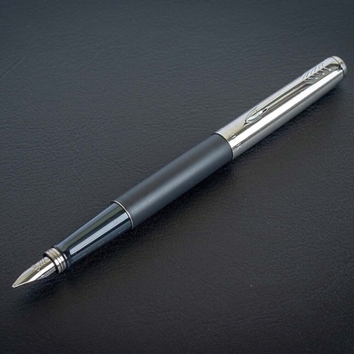 Шариковая ручка Parker (Франция) из коллекции Jotter.
