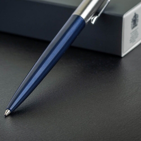 A Parker (France) ballpoint pen from the Jotter collection. Article: 16 332